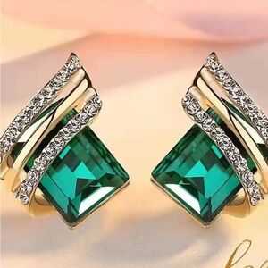 Luxury Elegant Green and Gold Earrings holiday formal or any occasion w/accent